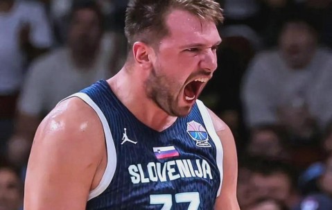 开云- 东契奇绝杀带走胜利,21岁首次季后赛已比肩传奇 